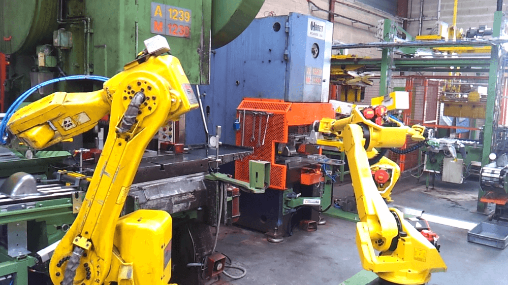 028-robot-prise-retournement-depose-presse-metallurgie-tecauma